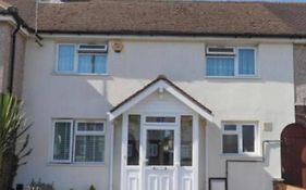 Homestay With Free Parking - Close To Heathrow